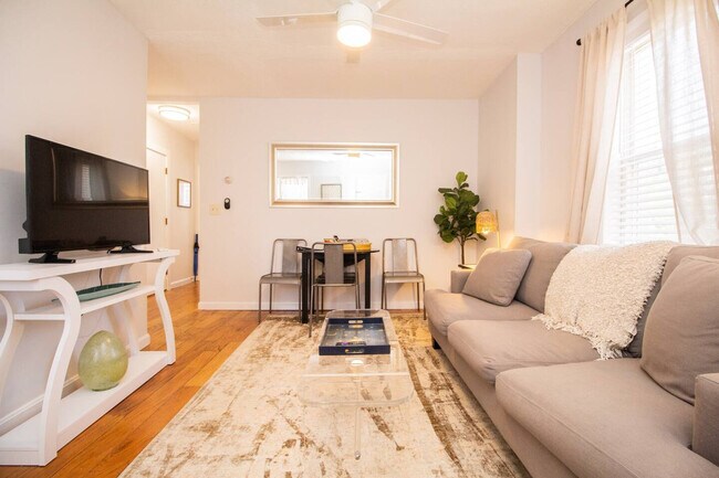 Building Photo - 1002 Tremont St