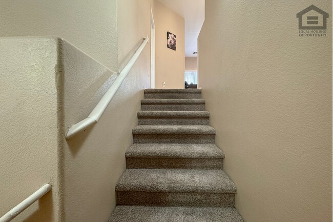 Building Photo - 2Bed/2Bath Condo in North Chandler! Ready for Immediate Move-In!