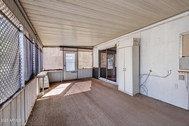 Building Photo - 5807 E Leonora St