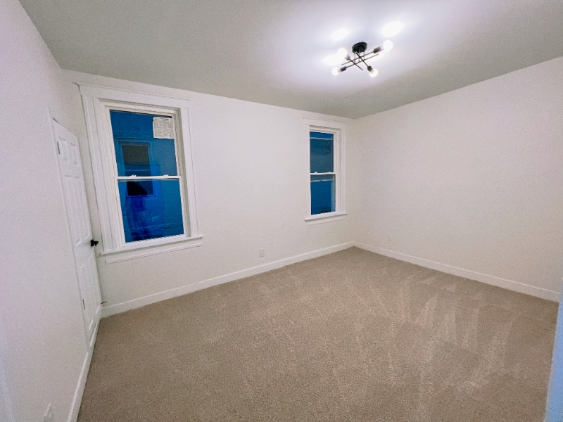 Building Photo - 720 E 41st St