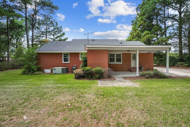 Building Photo - 1202 Patetown Rd
