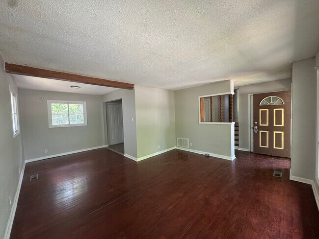 Building Photo - 304 W 35th St
