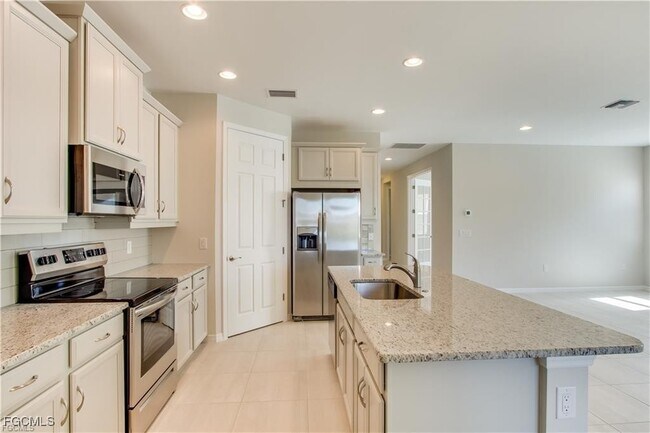 Building Photo - 15230 Torino Ln