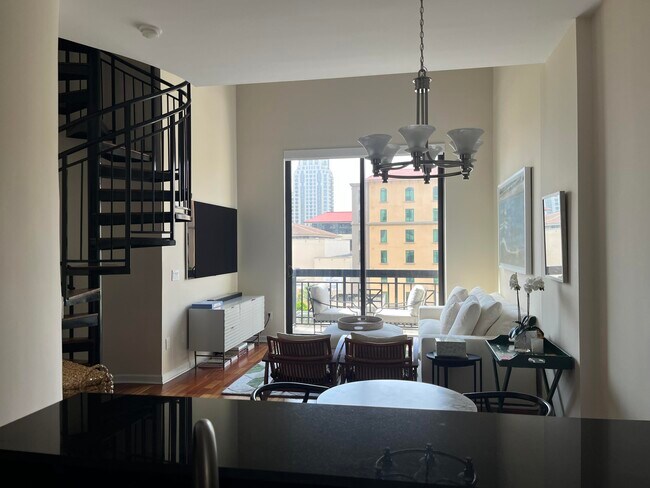 Building Photo - 801 S Olive Ave