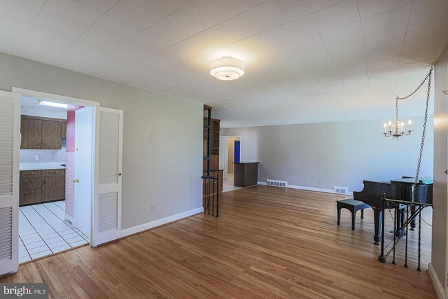 Building Photo - 3219 Northbrook Rd