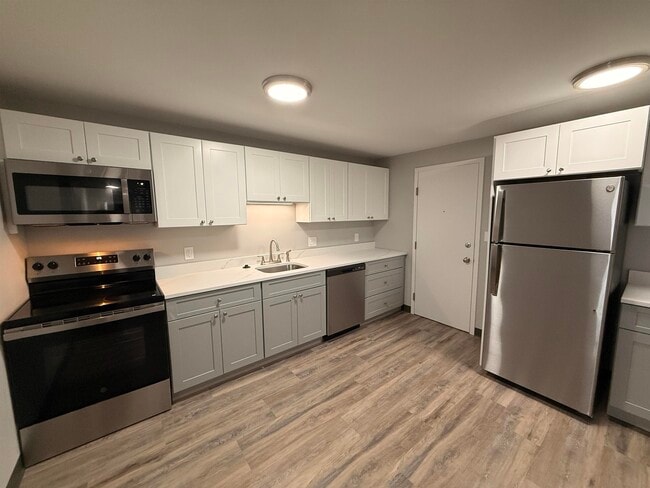 Building Photo - 95 Powers St