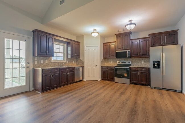 Building Photo - 4525 Village Ct