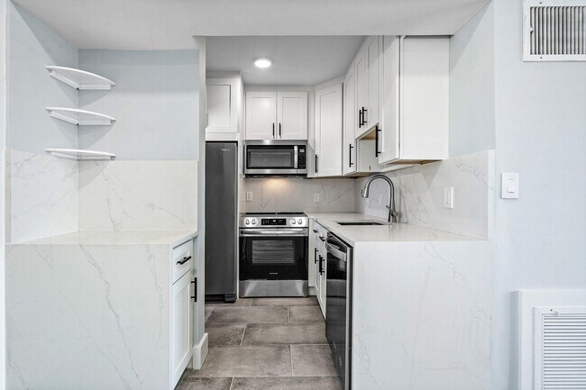 Building Photo - 629 SE 19th Ave