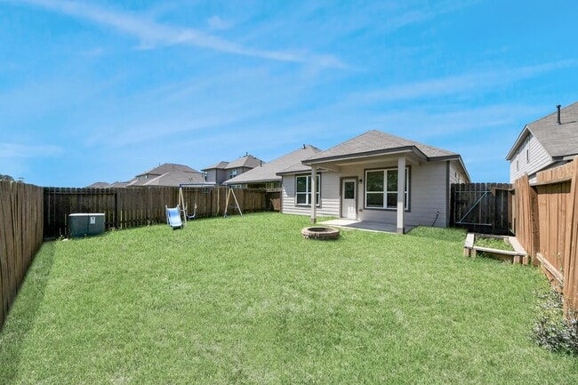 Building Photo - 17630 Holroyd Rd