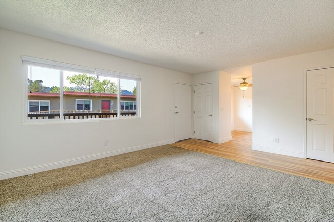 Building Photo - 6233 Montecito Blvd