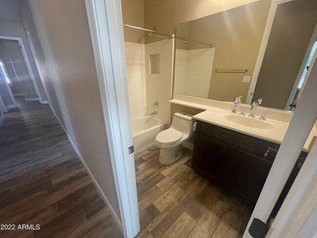 Building Photo - 4263 E Maplewood Ct