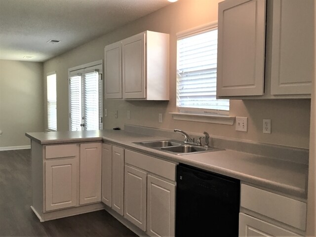 Building Photo - 10 Red Shirt Ct