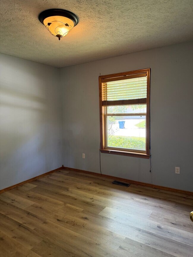 Building Photo - 307 E Pintail Dr