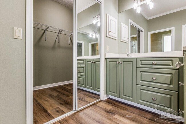 Building Photo - 1443 Champions Green Dr