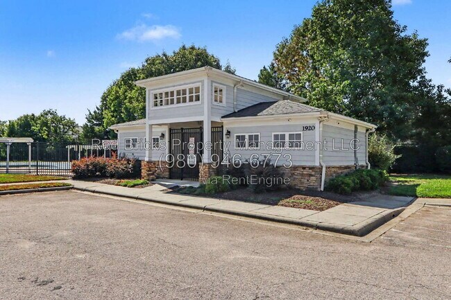 Building Photo - 10805 Dry Stone Dr