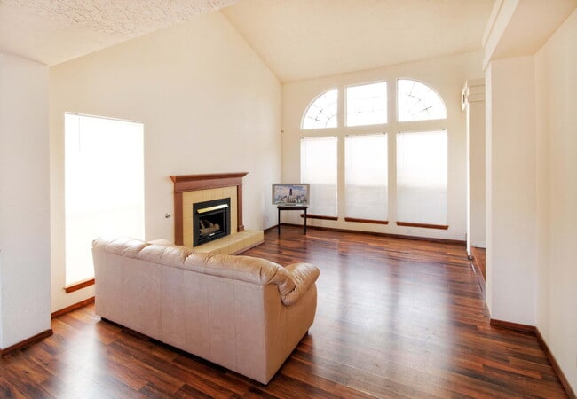 Building Photo - 2 Story, 4 BR, 2205 SF home off Southern Blvd in Rio Rancho