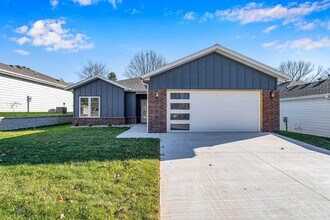 Building Photo - Hickory Village 55 Plus, LLC - 3700 E Cherry St Springfield, MO 65809