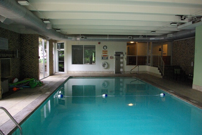 Building Photo - 700 N Washington St