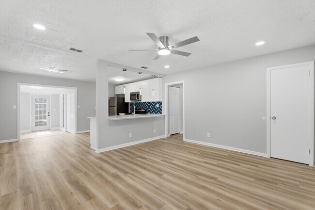 Building Photo - 6766 Londonbridge Ln