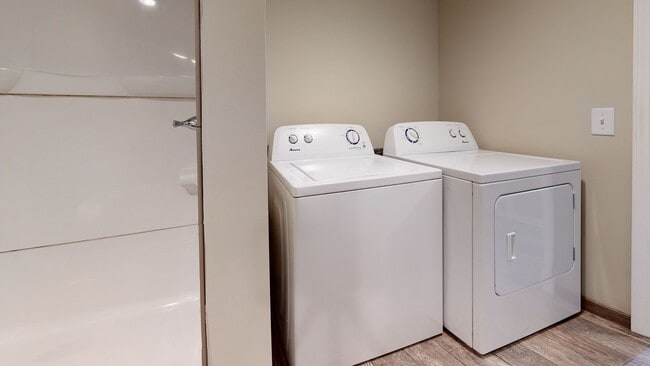 Building Photo - Affordable 5-Bedroom House Near U of M Campus