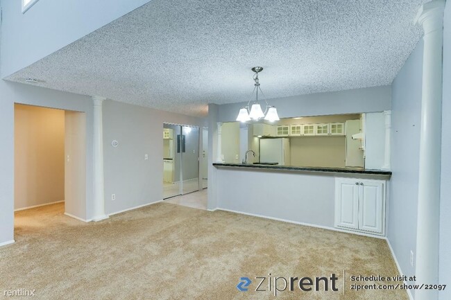 Building Photo - 2 br, 2 bath Condo - 13680 NE 69th St, Red...