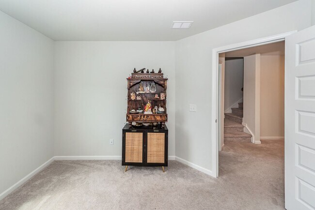 Building Photo - 6 Bedroom 4.5 Bath in Limehouse Village - Summerville