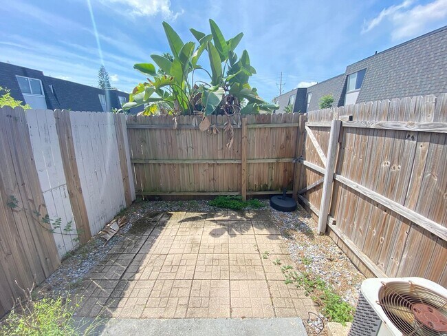 Building Photo - 1922 Conway Rd