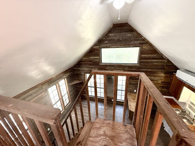 Building Photo - 535 Woodlawn Dr