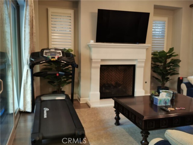 Building Photo - 16 Branding Iron