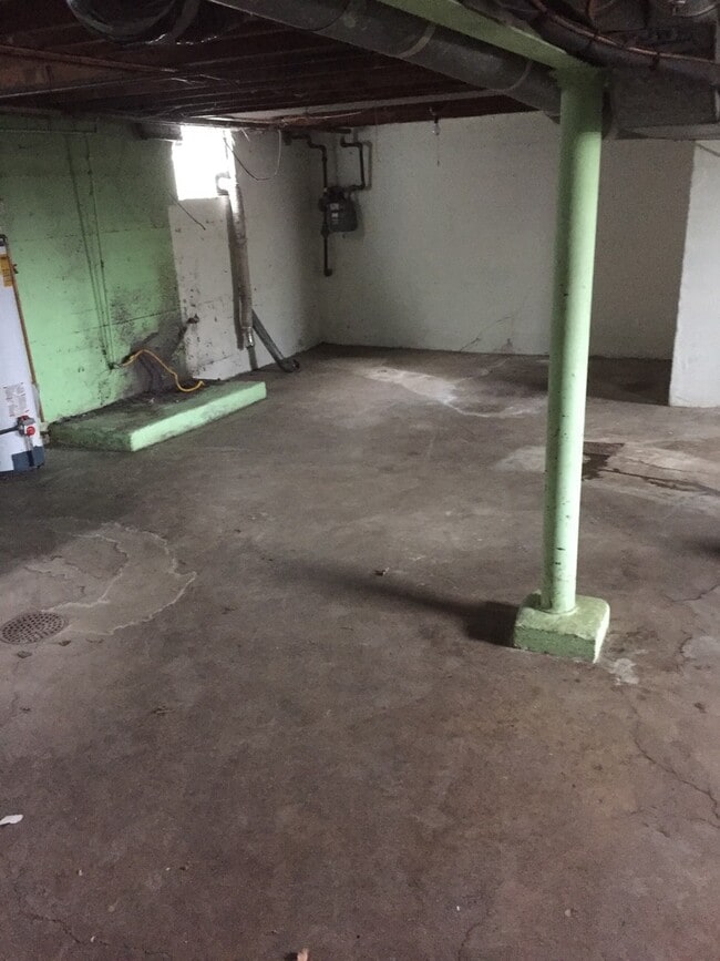 Building Photo - 3172 Mozart Ave