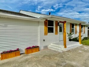 Building Photo - 9305 River Ln