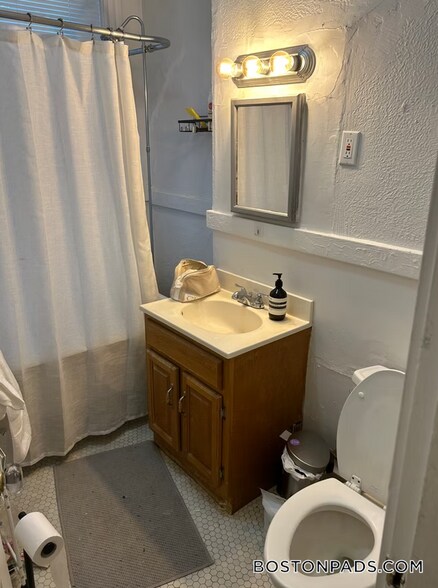 Building Photo - 211 Park Dr