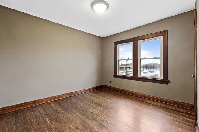 Building Photo - 544 S Schuyler Ave