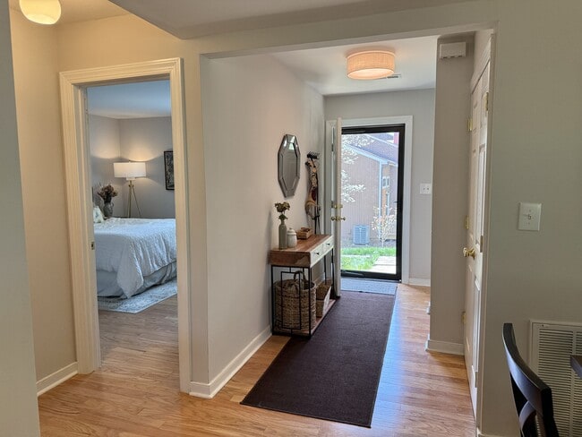 Building Photo - 980 Sutton Ct