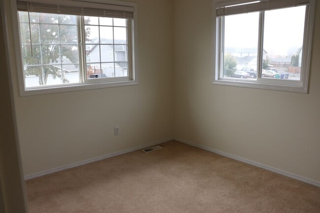 Building Photo - Spacious 3 Bed/2.75 Bath Home in Arlington...