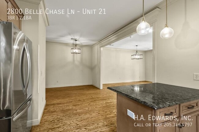 Building Photo - 2800 Belle Chase Ln