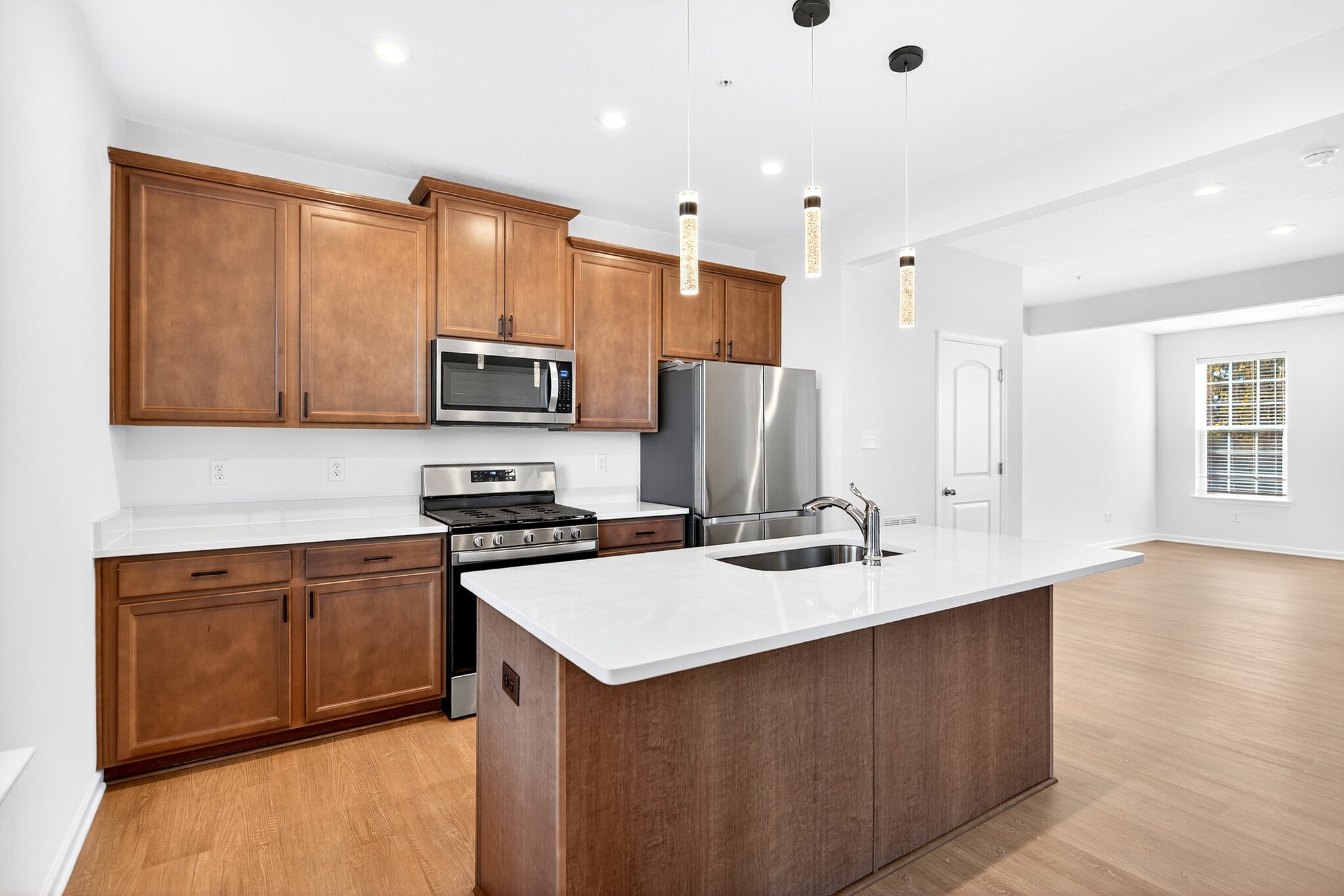 Building Photo - 600 Dana Dr