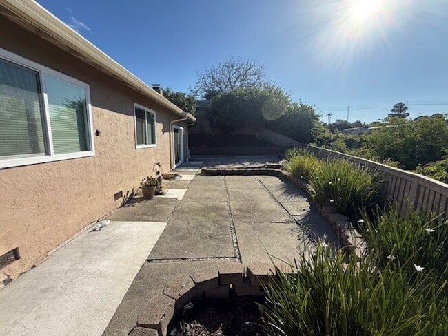 Building Photo - Remodeled 3 Bedroom Home with Bay Views + Stunning Backyard Patio