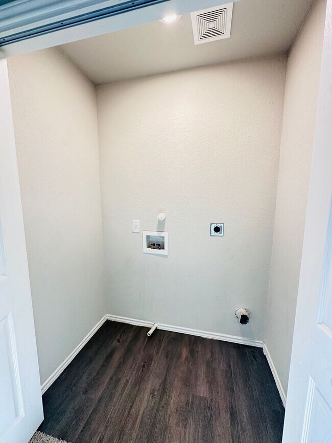 Building Photo - 5611 Rio Cyn