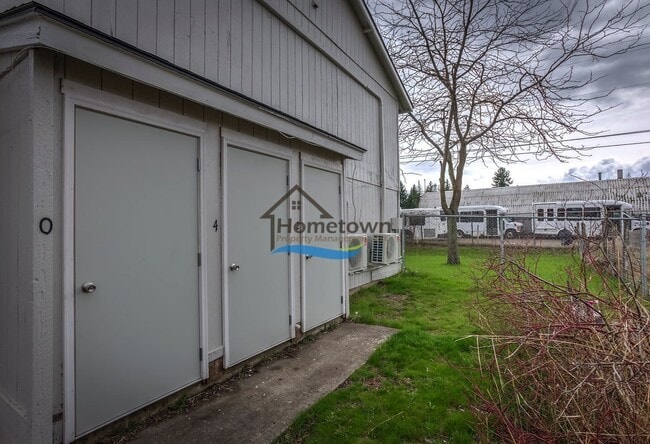 Building Photo - 110 E Borah Ave
