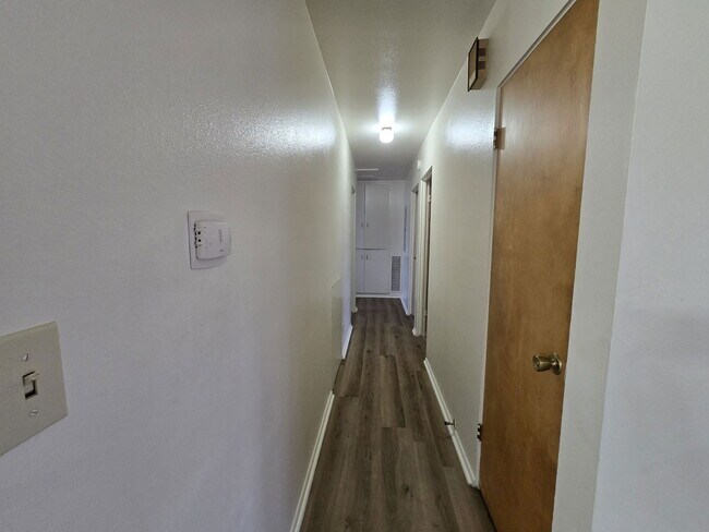 Building Photo - 861 NE Alameda Ave