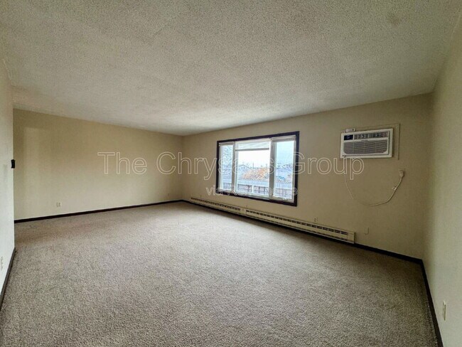 Building Photo - 445 Elm Pl