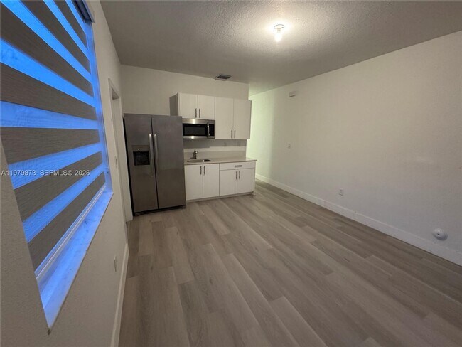 Building Photo - 2623 SE 8th Ct