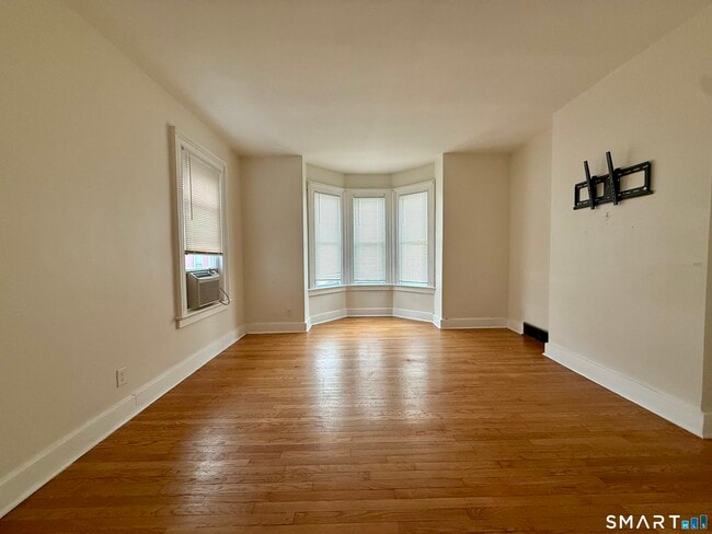 Building Photo - 74 High St