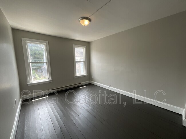 Building Photo - 659 W College Ave