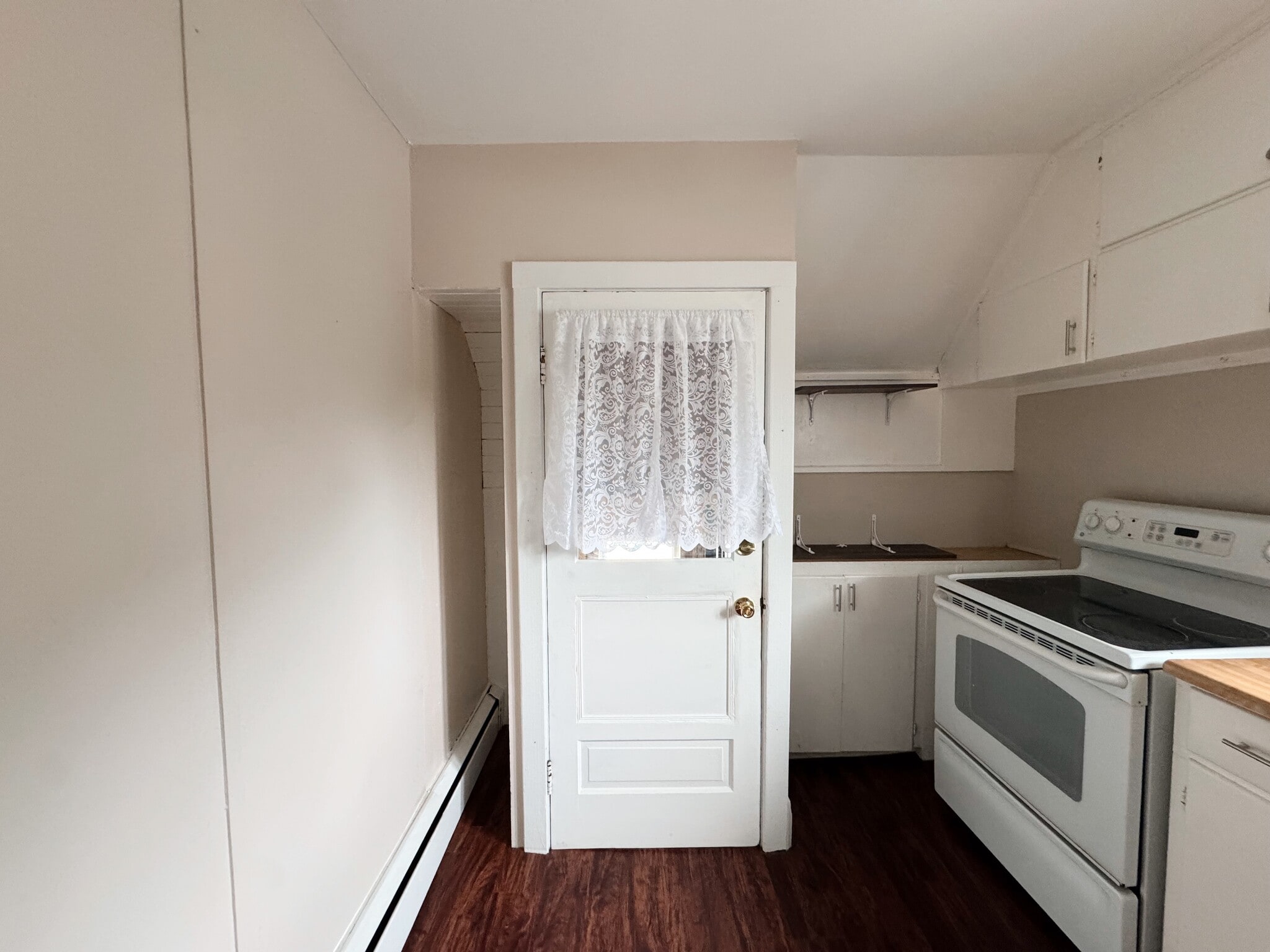 Building Photo - 158 Christiana St