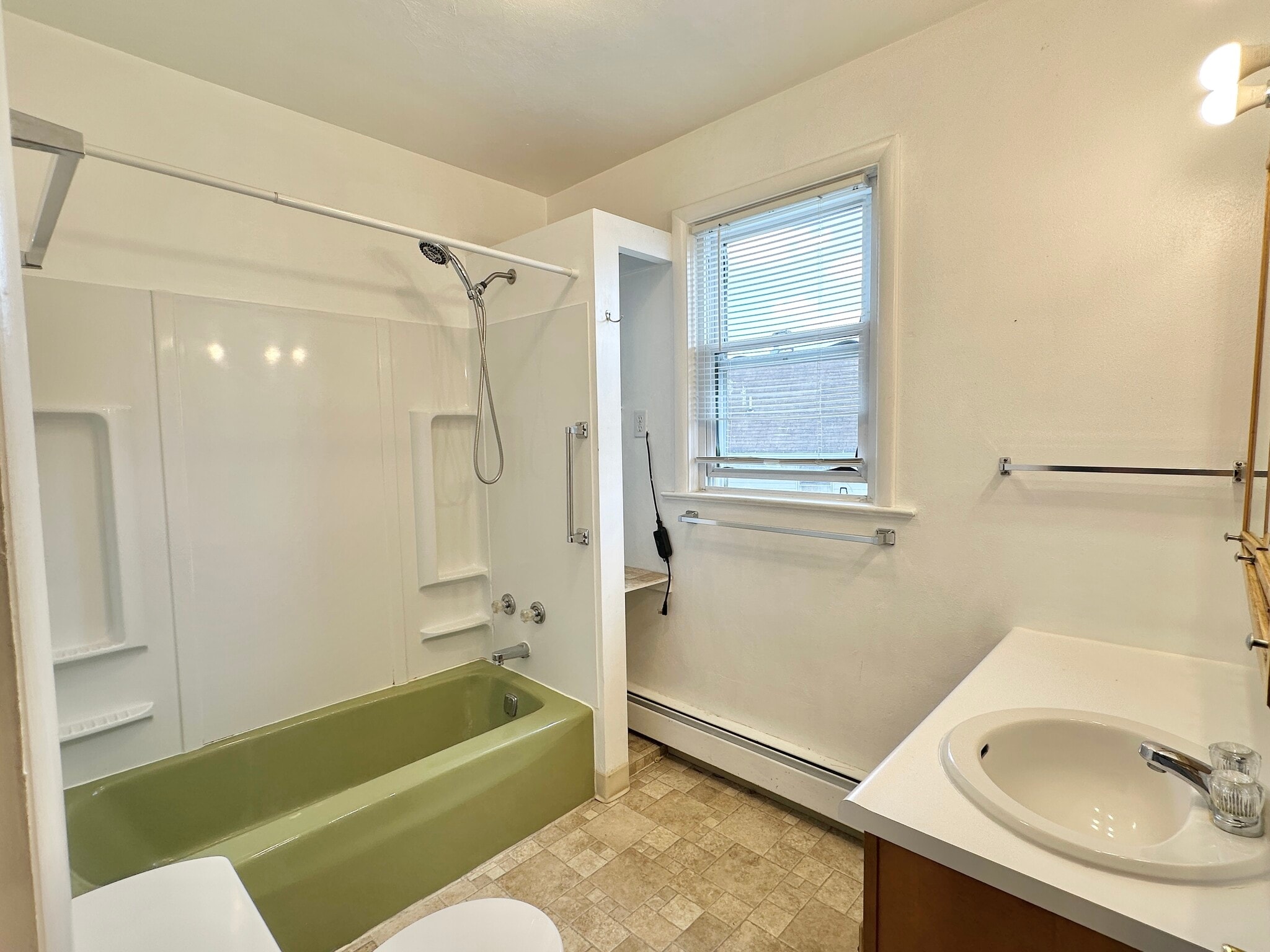 Building Photo - 116 Main St