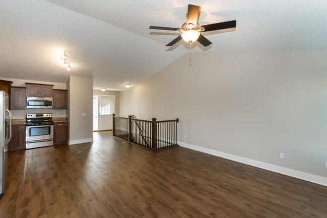 Building Photo - 411 Sunflower Dr