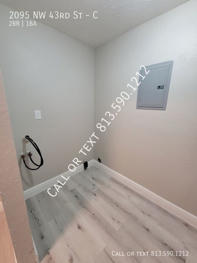 Building Photo - Beautifully renovated Ocala Apartment