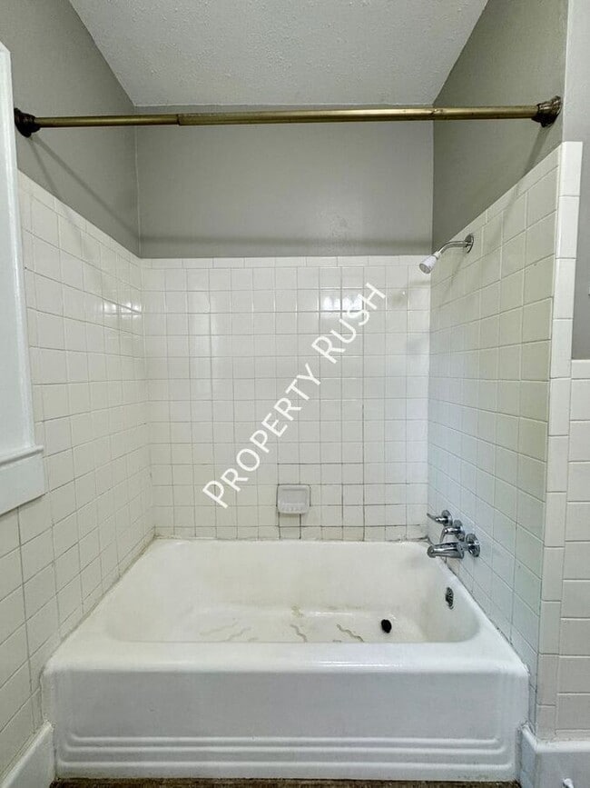 Building Photo - 4502 S Choctaw Dr